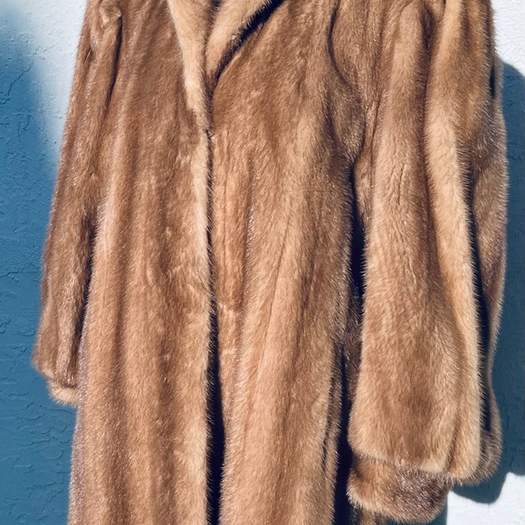 MINK COAT by McRae's Women's Medium Flawless Stylish and supple Mink Coat - Picture 6 of 14